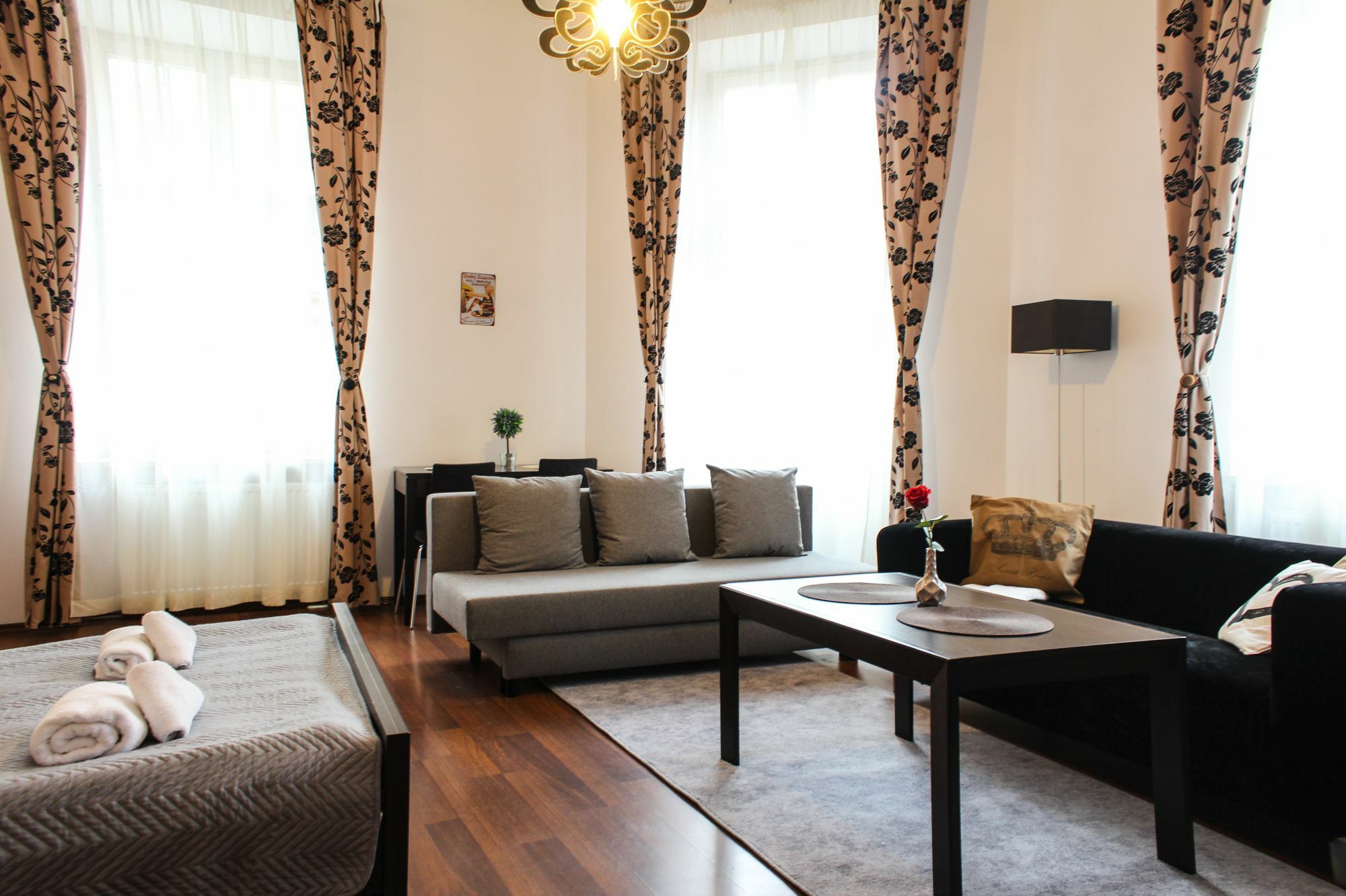 Old Town Apartments Krupnicza Krakow Luaran gambar
